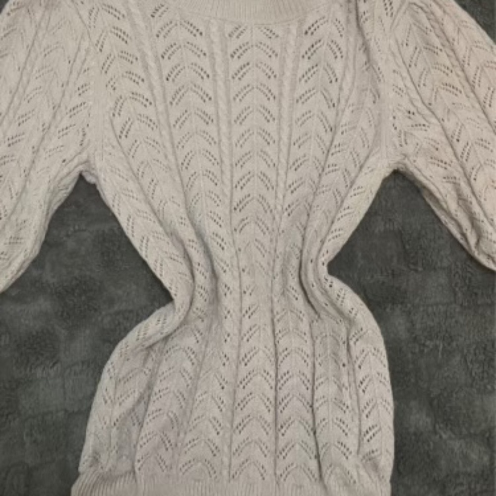 Tahari knit top
